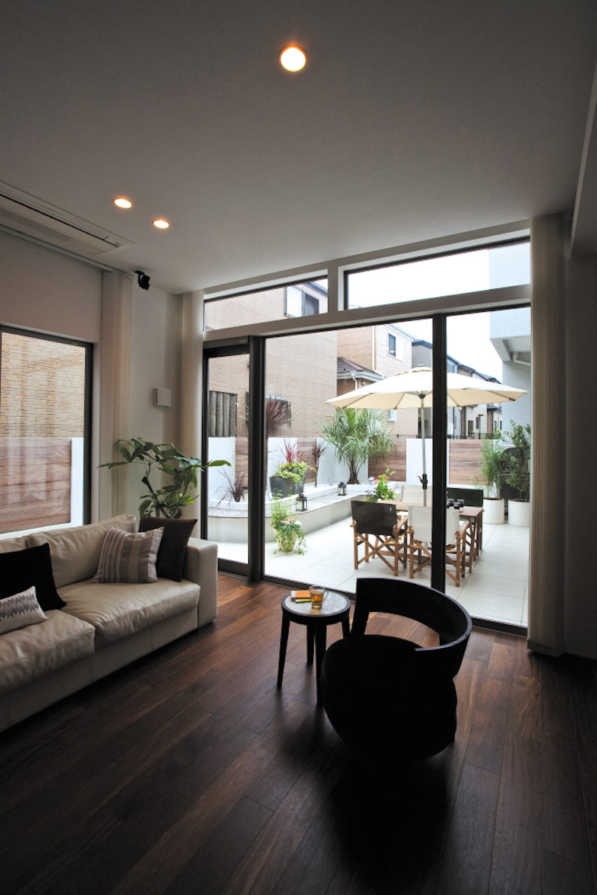 Relaxing Terrace House