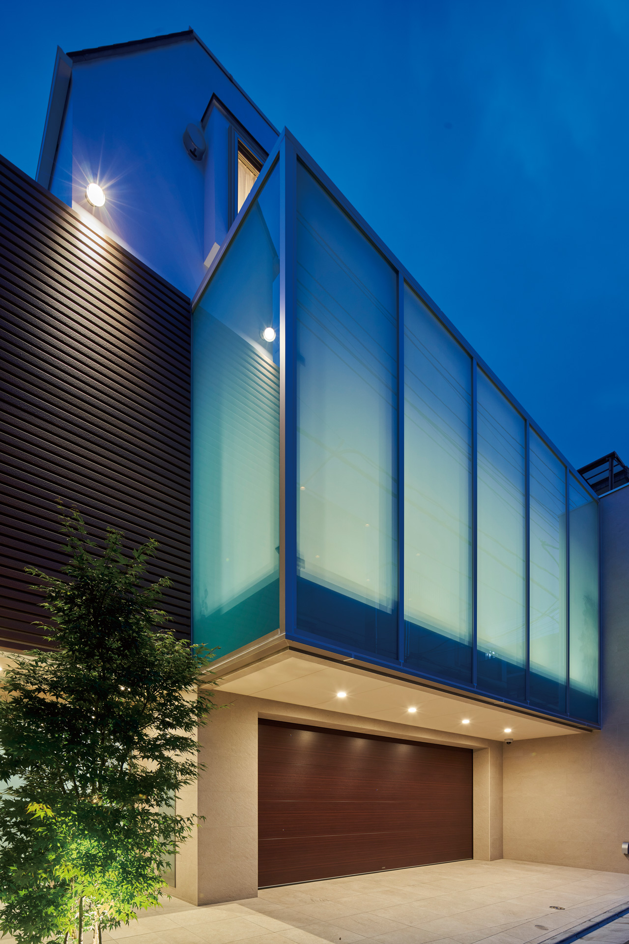 Glass Facade Residence アウトドアリビングと大空を愉しむ家