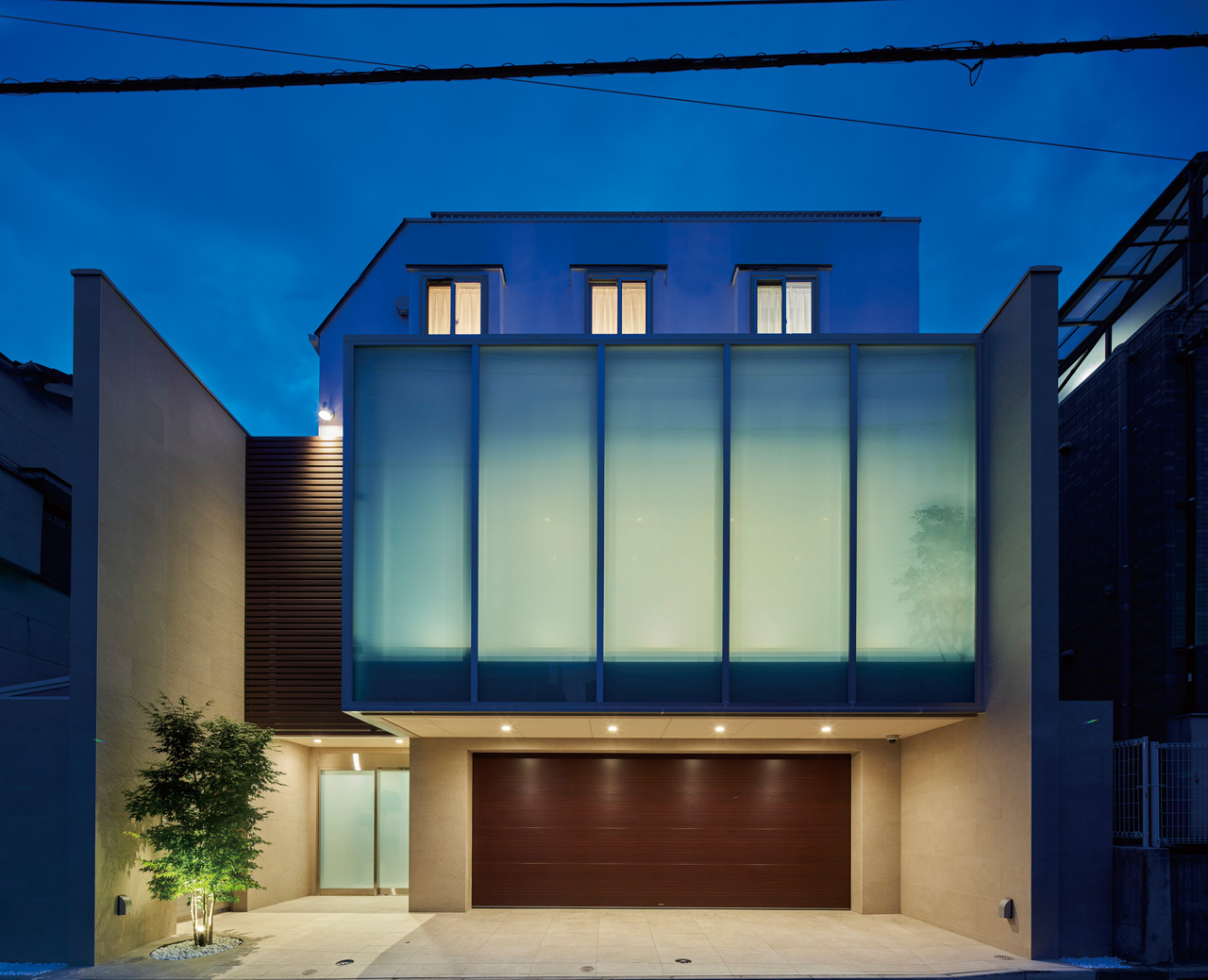 Glass Facade Residence アウトドアリビングと大空を愉しむ家