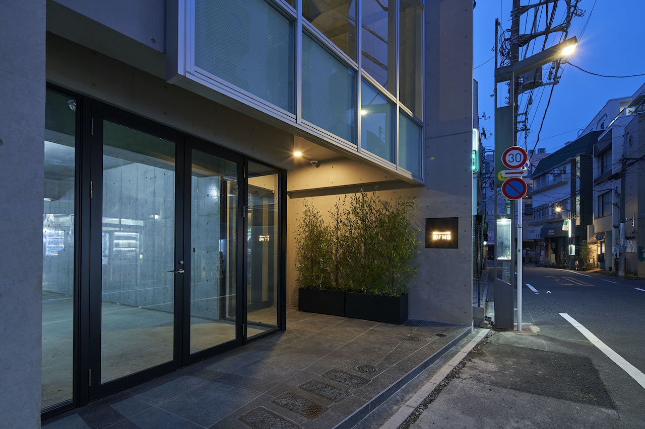 10FMG Building上品なオーナー住戸をもつ都市型テナントビルディング