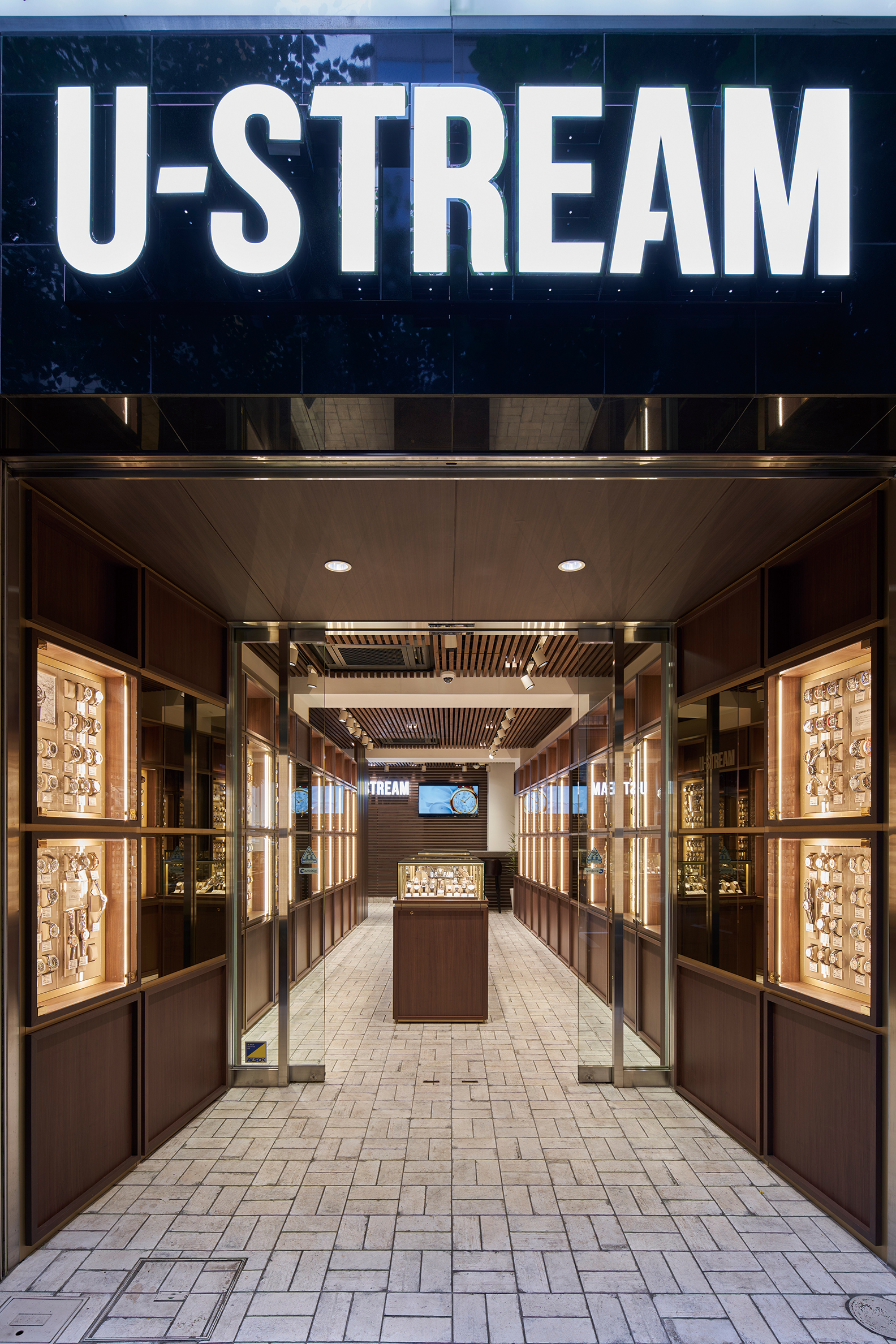 U-STREAM